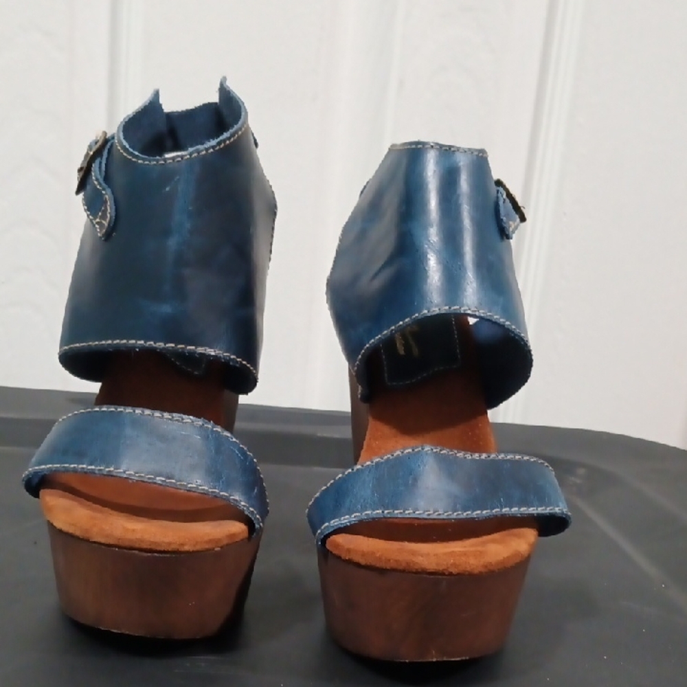 Sbicca Blue Leather Women's Sandals - Picture 3 of 6